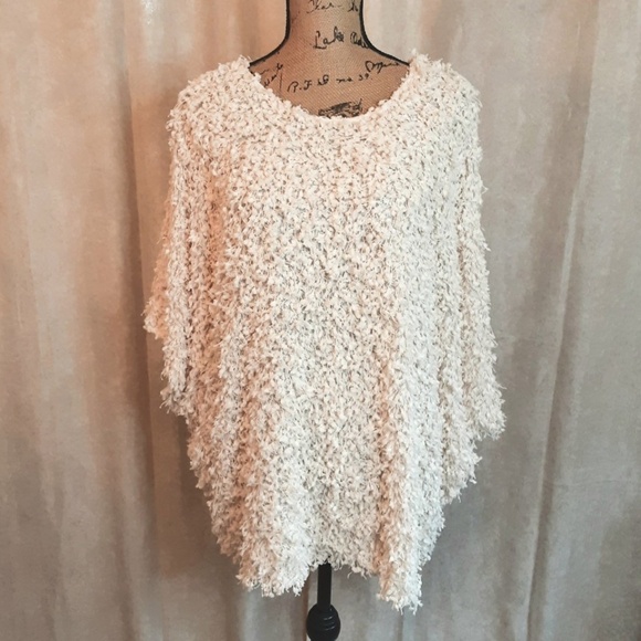 NWT Paisley Vine Beige Fringe Pullover Tunic Sweater Batwing Sleeve One Size - Picture 1 of 13